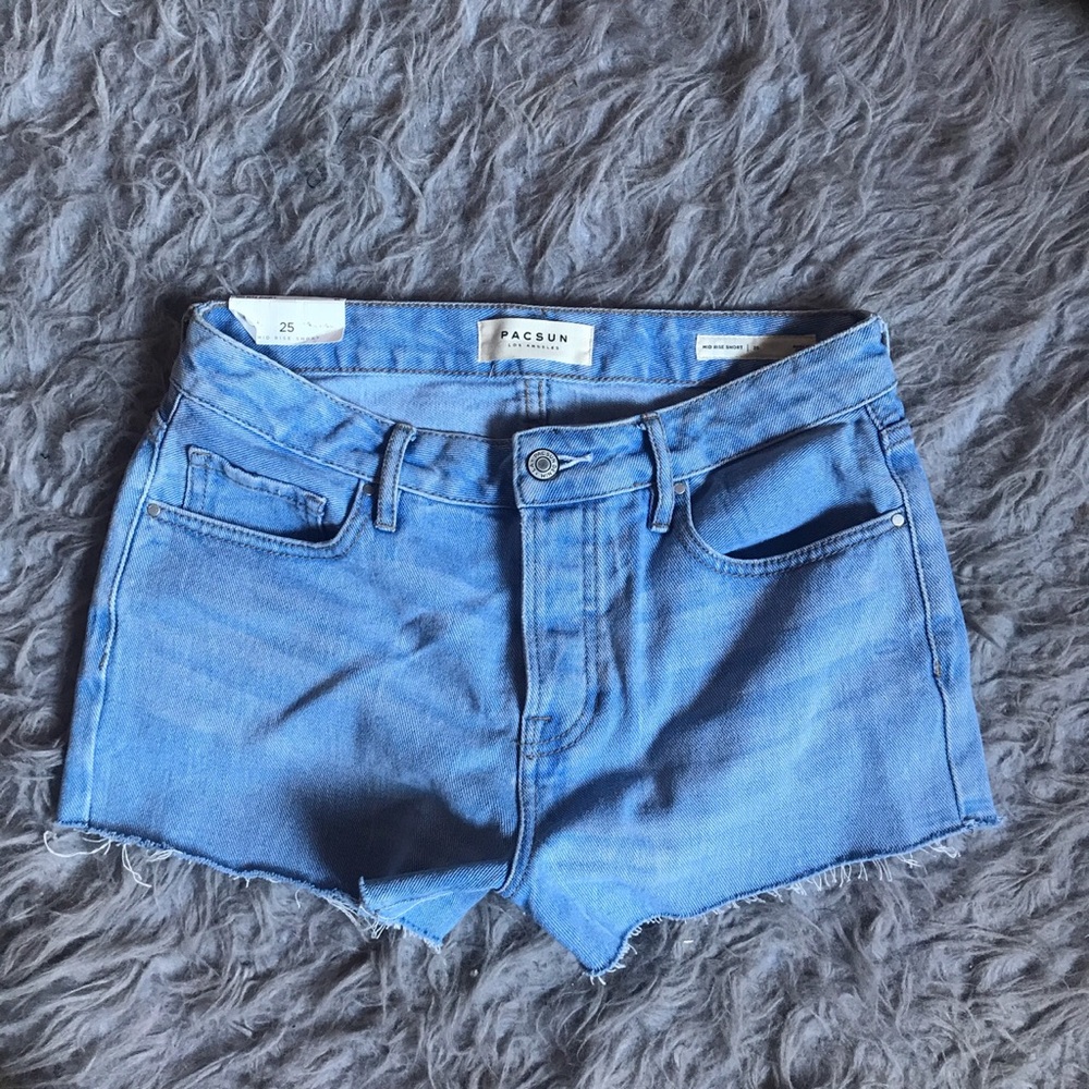BNWT Light wash pacsun mid rise shorts
